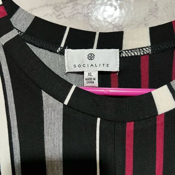 Socialite Front Twist Dress - Picture 3 of 5